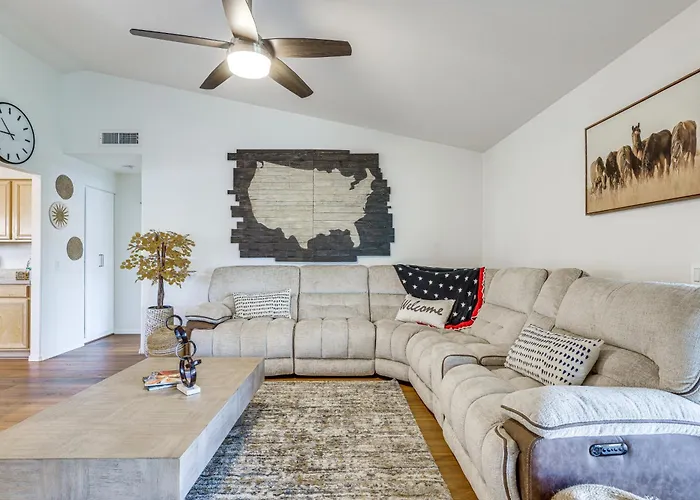 5 Mi To Stadiums! Quiet & Sun-soaked Oasis Holiday home