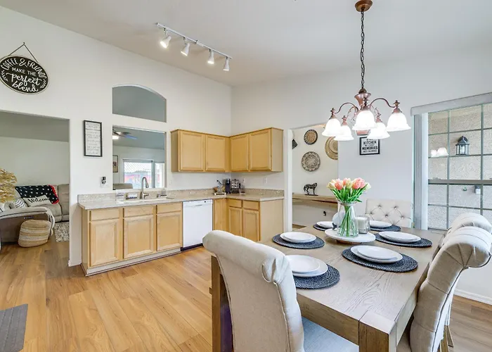 5 Mi To Stadiums! Quiet & Sun-soaked Oasis Holiday home *