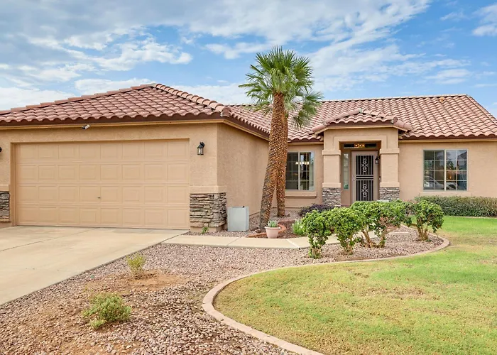 5 Mi To Stadiums! Quiet & Sun-soaked Oasis Holiday home Peoria