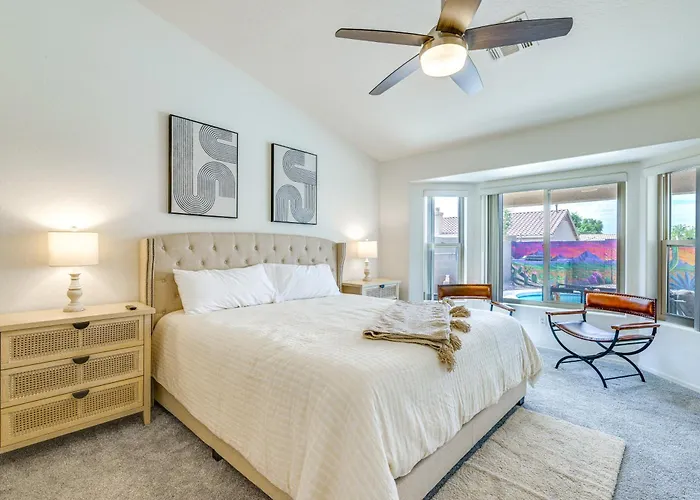 Holiday home 5 Mi To Stadiums! Quiet & Sun-soaked Oasis Peoria