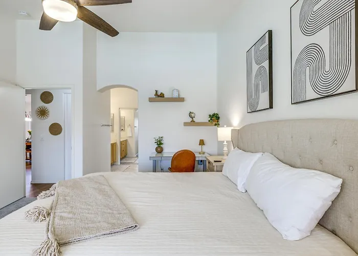 Holiday home 5 Mi To Stadiums! Quiet & Sun-soaked Oasis