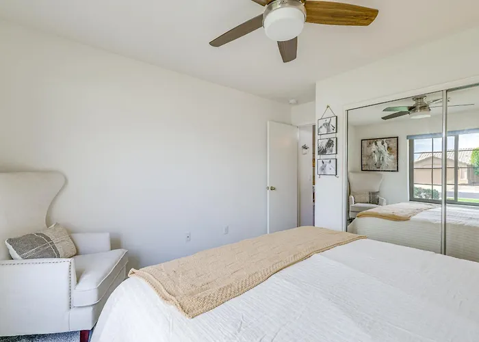 5 Mi To Stadiums! Quiet & Sun-soaked Oasis Holiday home *