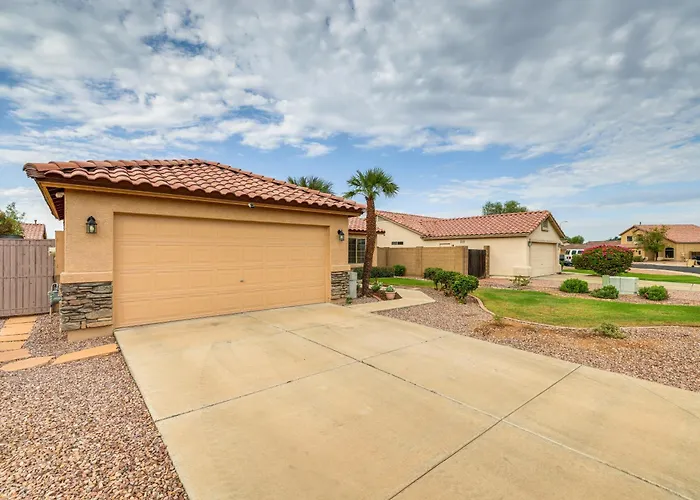 Holiday home 5 Mi To Stadiums! Quiet & Sun-soaked Oasis Peoria
