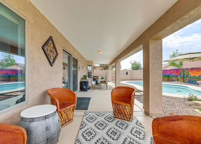 5 Mi To Stadiums! Quiet & Sun-soaked Oasis Holiday home Peoria