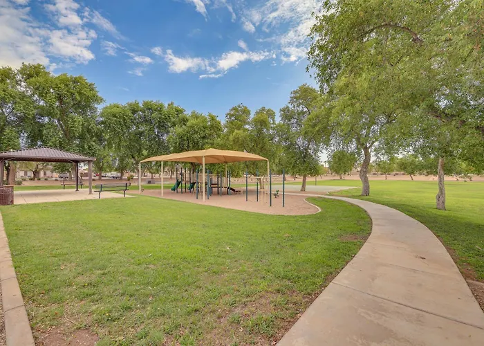 5 Mi To Stadiums! Quiet & Sun-soaked Oasis Holiday home