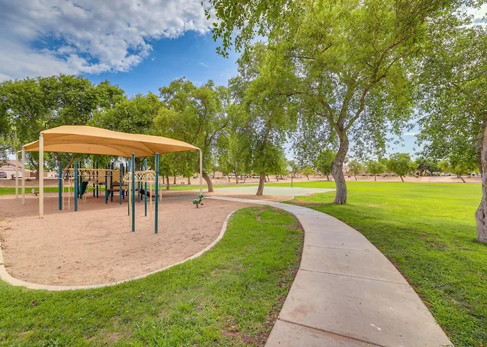 5 Mi To Stadiums! Quiet & Sun-soaked Oasis Holiday home *