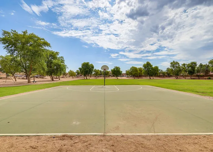 5 Mi To Stadiums! Quiet & Sun-soaked Oasis * Peoria